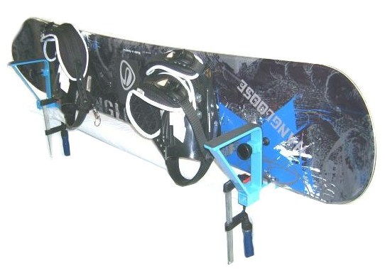 pionowe mocowanie deski w imadle snowboardowym Habrus